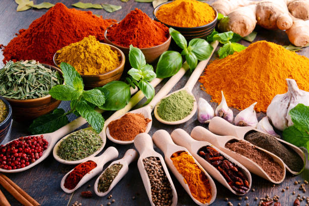 Temperos naturais em recipientes